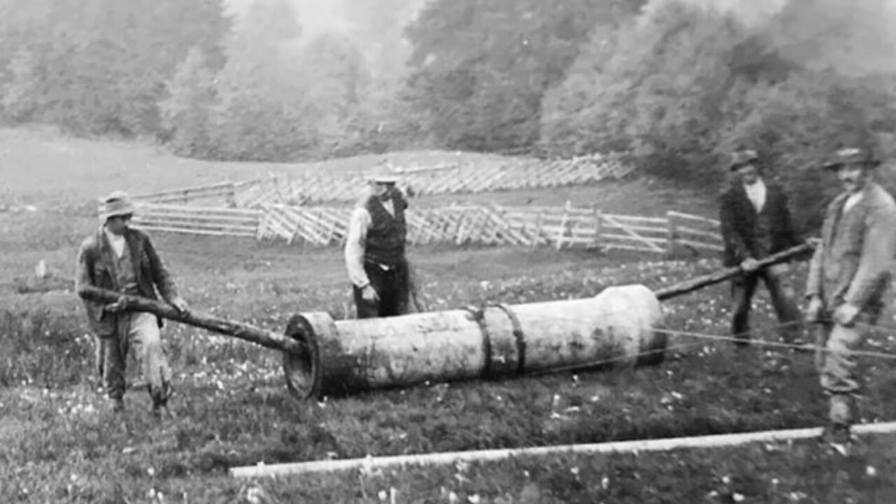 Ab Mitte des 18. Jahrhunderts begann man Holzleitungen durch Eisenrohre zu ersetzen