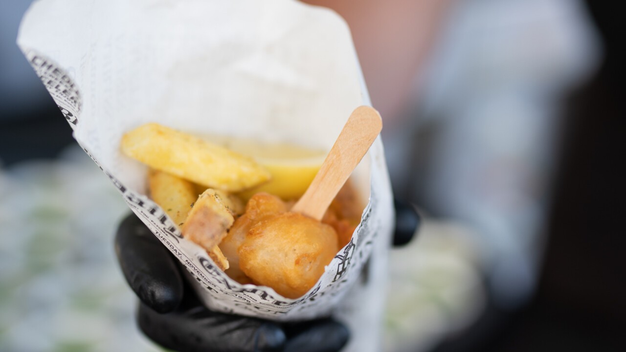 Beim Falafel- und Chicken-Container gibt es Pommes, Chicken Nuggets, Falafel und mehr.