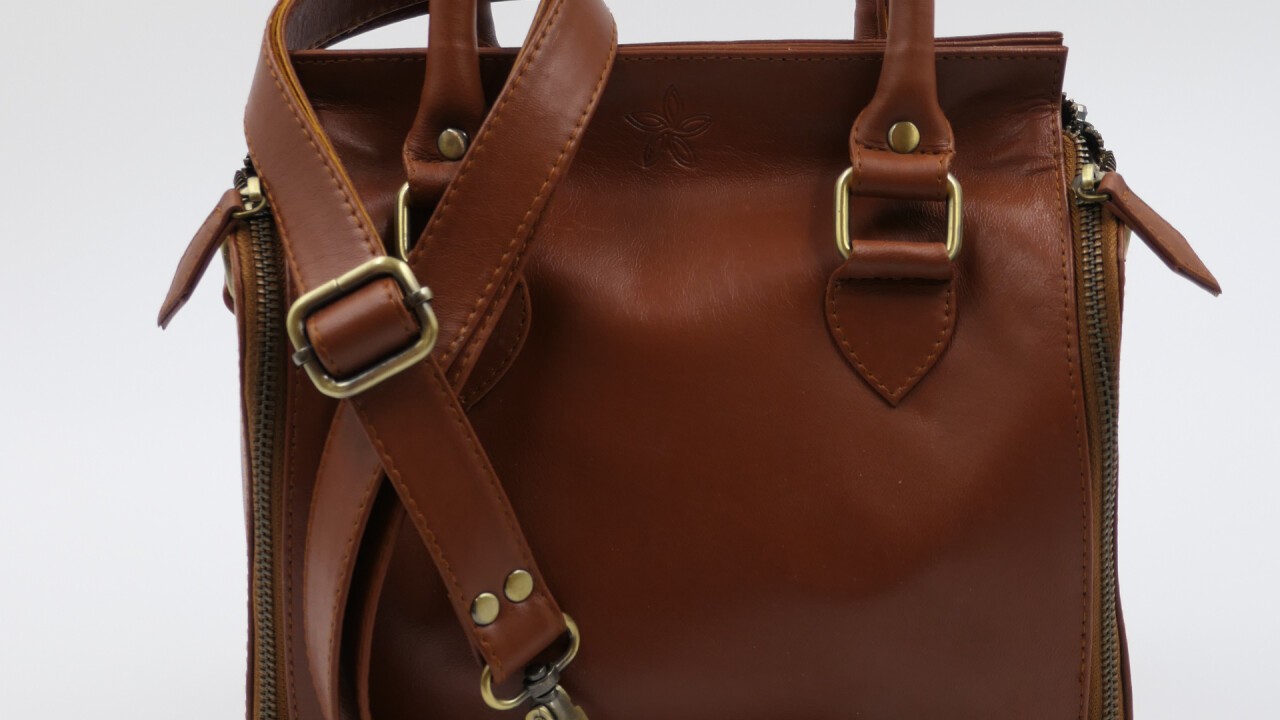 Ledertasche PUPUAN mit diversen Fächern, damit alles seinen Platz findet