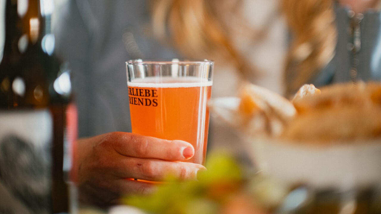 12 Zapfhähnen mit laufend wechselnden Biersorten