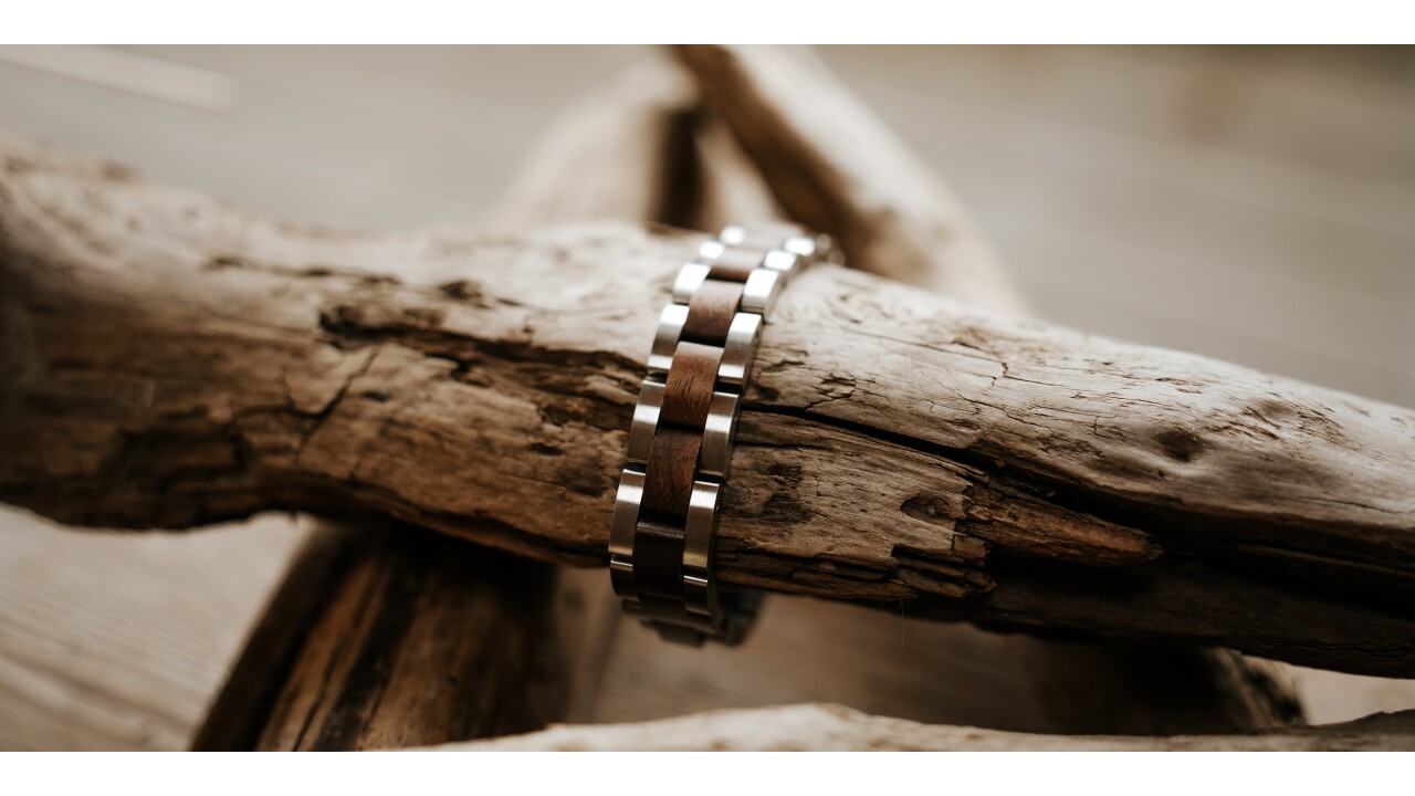 Holzarmband Bruno aus der neusten Armband-Kollektion von woodbold®