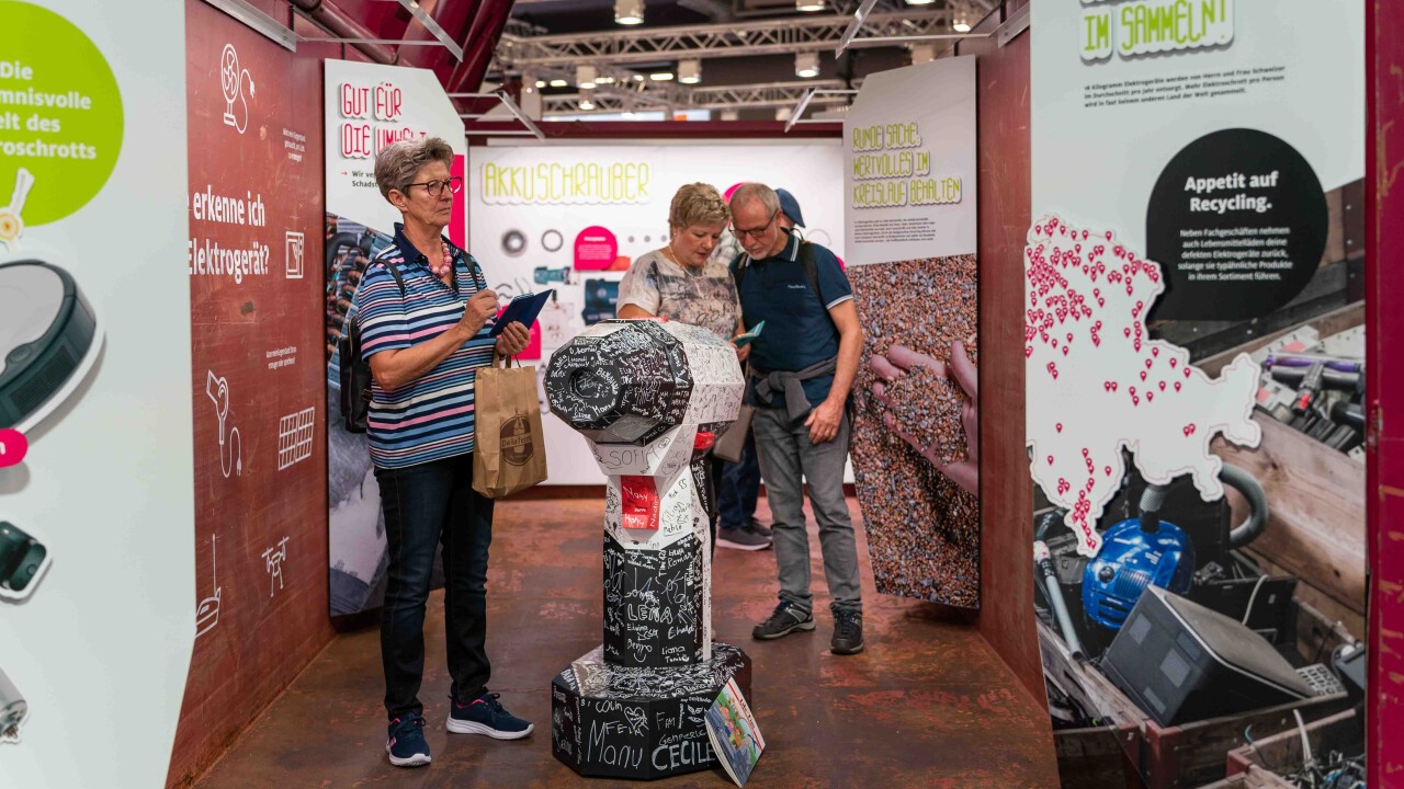 Machen Sie am Wettbewerb mit und gewinnen Sie mit etwas Glück eine Reise mit dem Glacier Express. Alle Antworten zu den Wettbewerbsfragen finden Sie in unserer Ausstellung «Faszination eRecycling» in der Halle 1.