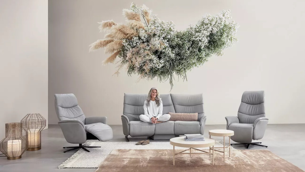 Sessel und Sofas mit Relax-Funktionen bei Möbel Heller an der Luga 2024.