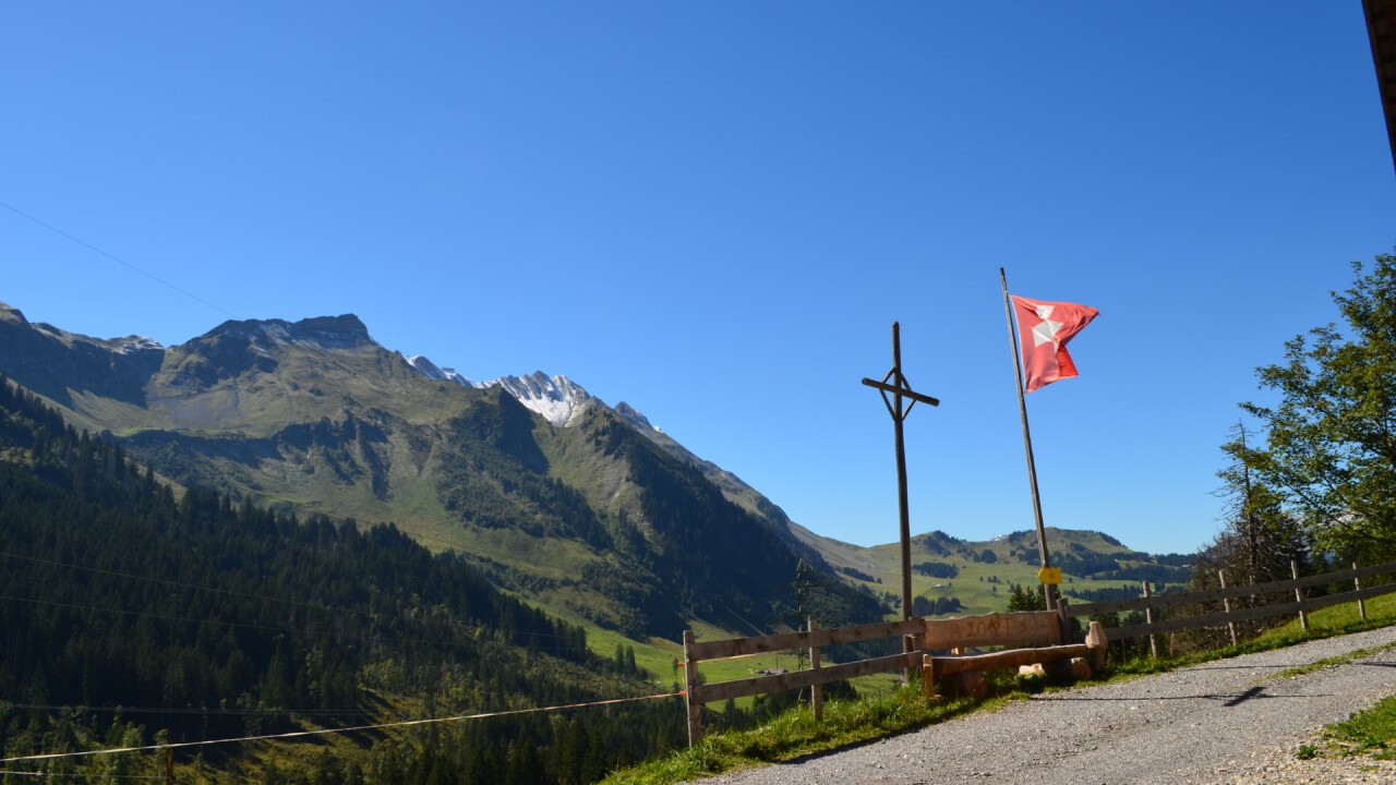 Arni-Schwand mit Blick zum Brienzerrothorn