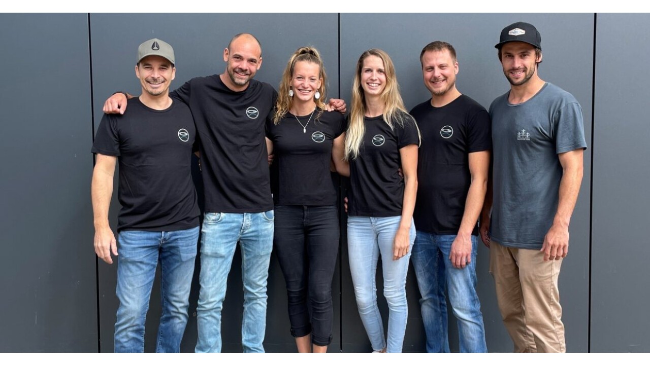amped. Projekt: Swiss Wave Rippers Crew T-Shirts
