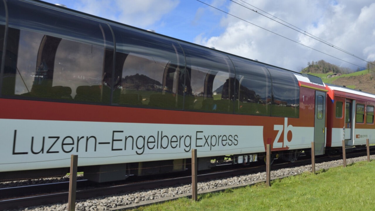 Im Panoramawagen kann man die Aussicht auf der Strecke Luzern-Engelberg geniessen.