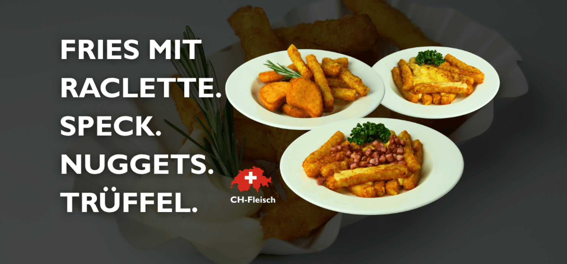 Drei Teller mit Pommes frites, belegt mit verschiedenen Zutaten: Raclette-Käse, Chicken Nuggets und Speck. Der Text auf Deutsch beschreibt die Beläge: Pommes mit Raclette. Speck. Nuggets. Trüffel. Inklusive Schweizer Fleisch-Logo.