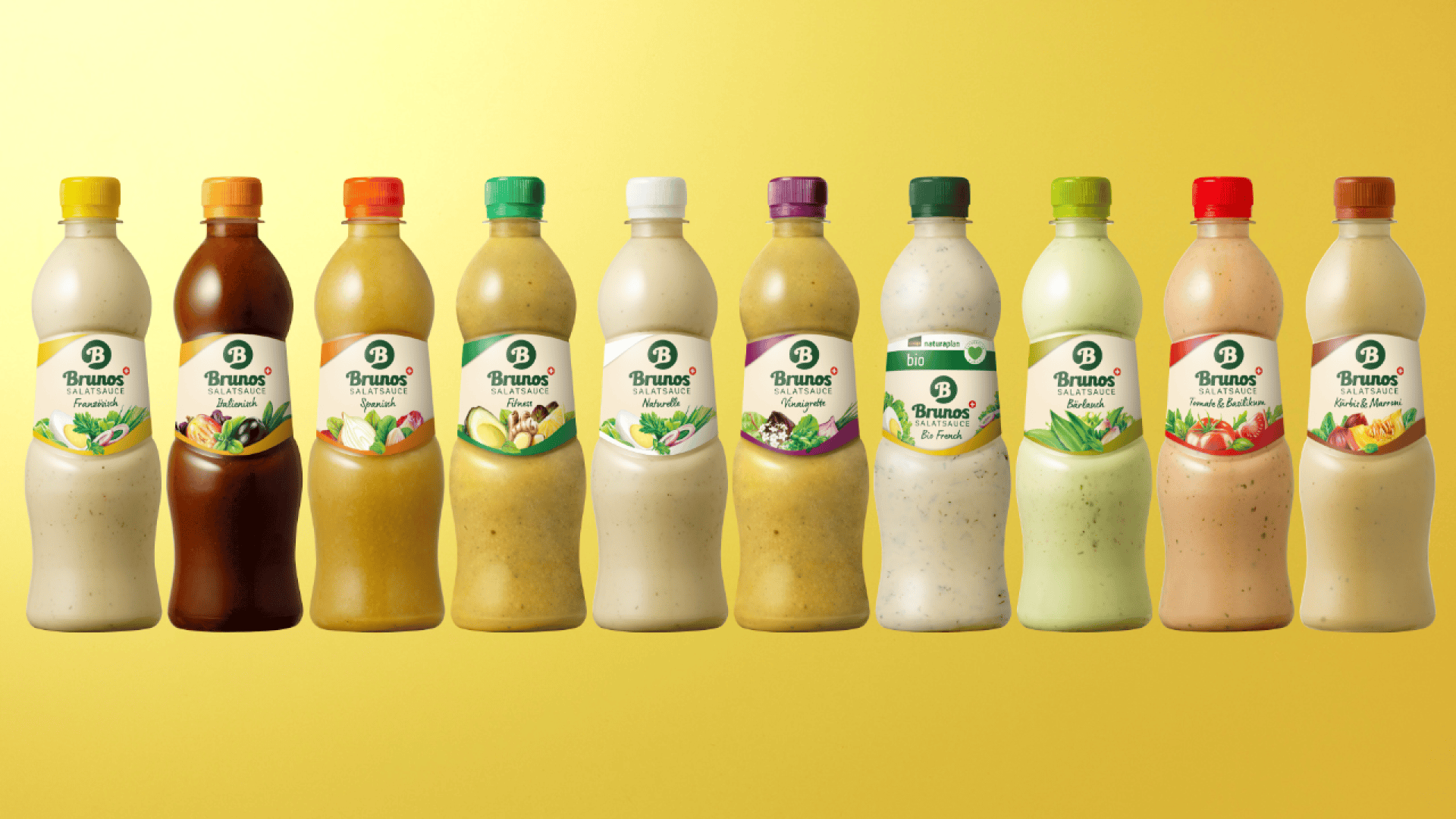 Zehn Flaschen mit Bruneis-Salatdressings in verschiedenen Geschmacksrichtungen sind vor einem gelben Hintergrund mit Farbverlauf aufgereiht. Jede Flasche hat einen andersfarbigen Deckel und ein Etikett mit Abbildungen der Zutaten.