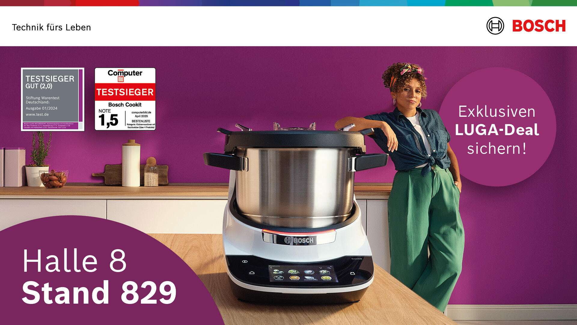 Ein großer Bosch-Herd steht auf einem Küchentisch vor einer Frau, die sich lässig anlehnt, dahinter eine lila Wand. Der Text hebt Halle 8 Stand 829 und ein exklusives LUGA-Geschäft hervor. Bosch- und Preislogos sind sichtbar.