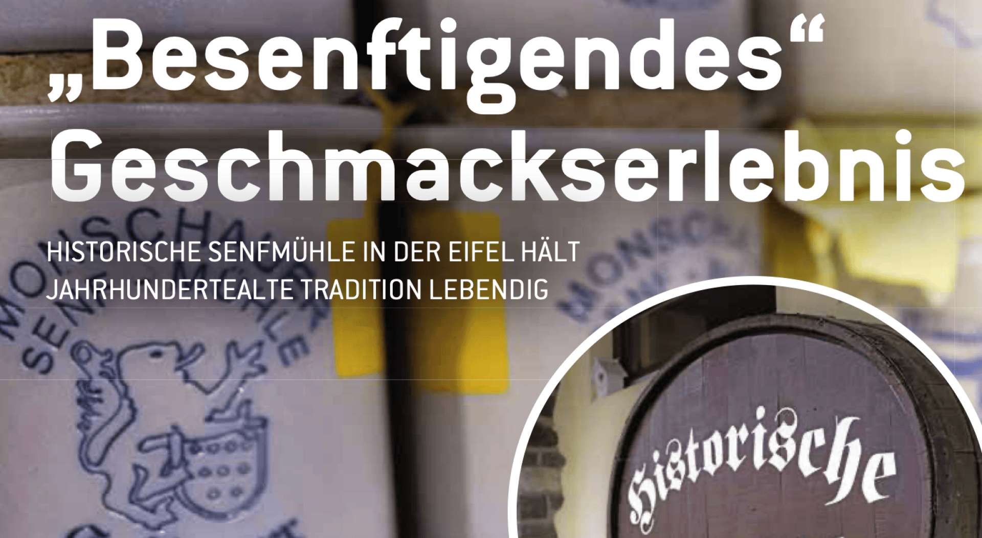 Nahaufnahme von beschrifteten Senfgläsern und einem hölzernen Schild mit der Aufschrift Historische mit deutschem Text überlagert: Besenftigendes Geschmackserlebnis. Historische Senfmühle in der Eifel hält jahrhundertealte Tradition lebendig.