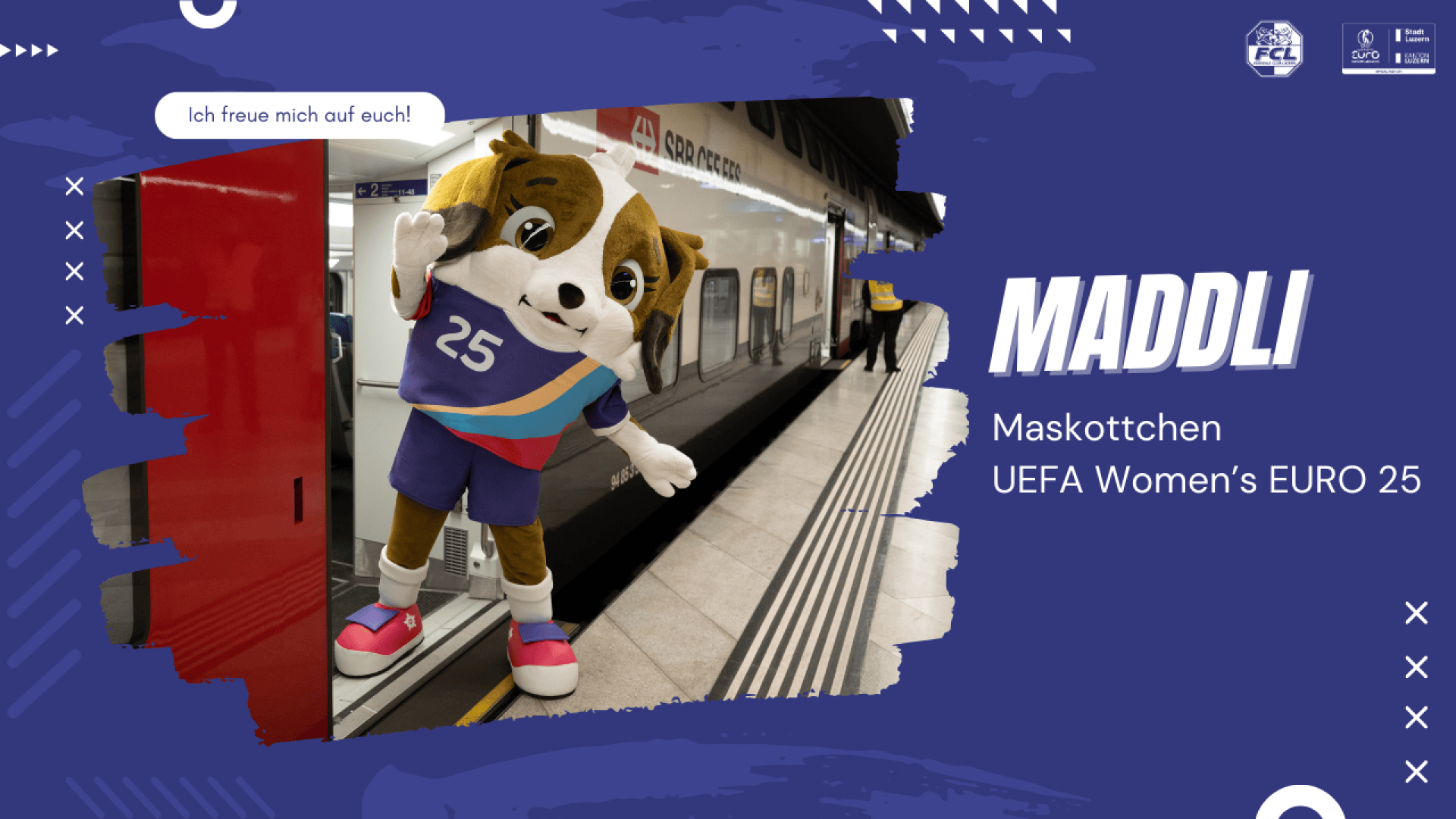 Maddli, das Maskottchen der UEFA-Frauen-EM 25 in Sportkleidung, winkt aus dem Eingang eines U-Bahn-Waggons. Der Text auf Deutsch lautet: „Ich freue mich auf euch!“ Blauer Hintergrund mit dem Logo der Veranstaltung auf der rechten Seite.