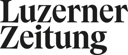 Schwarz-weißes Logo mit der Schrift „Luzerner Zeitung“ in einer klassischen, serifenbetonten Schriftart. Die Worte sind untereinander angeordnet.