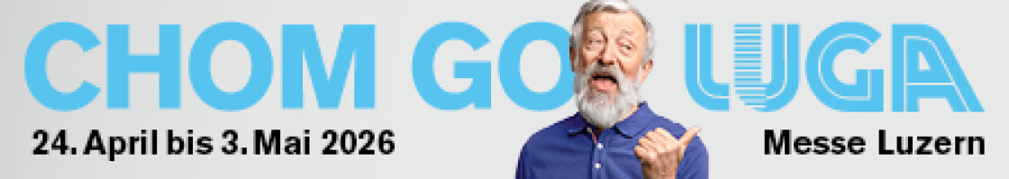 Banner mit Text CHOM GO LUGA, Veranstaltungsdaten 24. April bis 3. Mai 2026, und Messe Luzern. Ein älterer Mann mit weissem Bart, im blauen Hemd, zeigt nach rechts und lächelt ausdrucksvoll.
